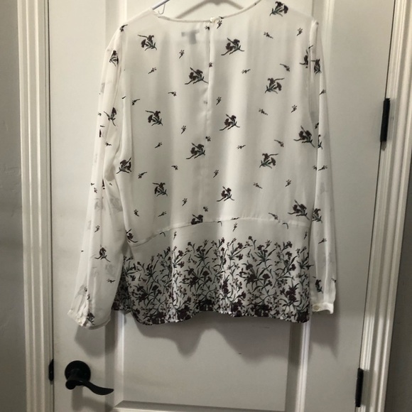 Ann Taylor factory woman’s size XL, long sleeve, blouse, Floral, maroon flowers - Picture 2 of 6